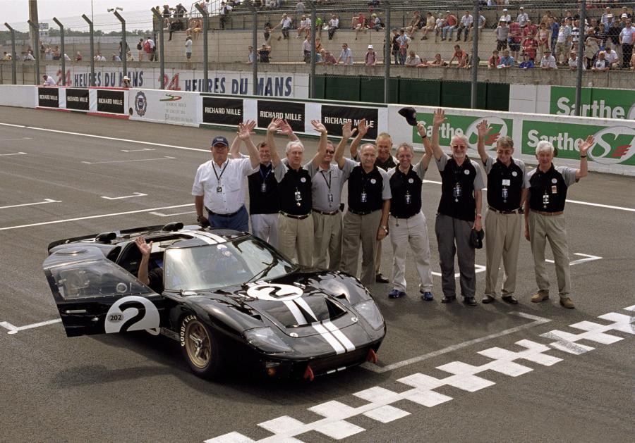  Ford GT40 (Mk II) 1965 года  (фото 3 из 118)